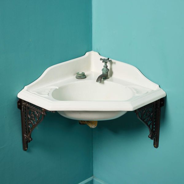 An Antique Porcelain Corner Wash Basin