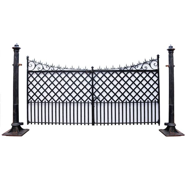 Set of Wrought Iron Driveway Gates and Posts 307 cm (10')