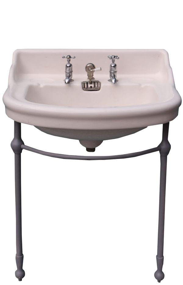 An Antique Porcelain Wash Basin