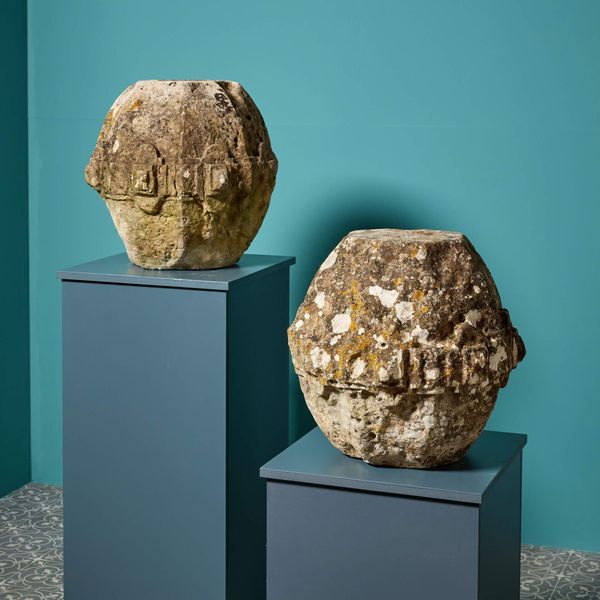 0_31598-1 Pair of 17th Century Limestone Gate Finials